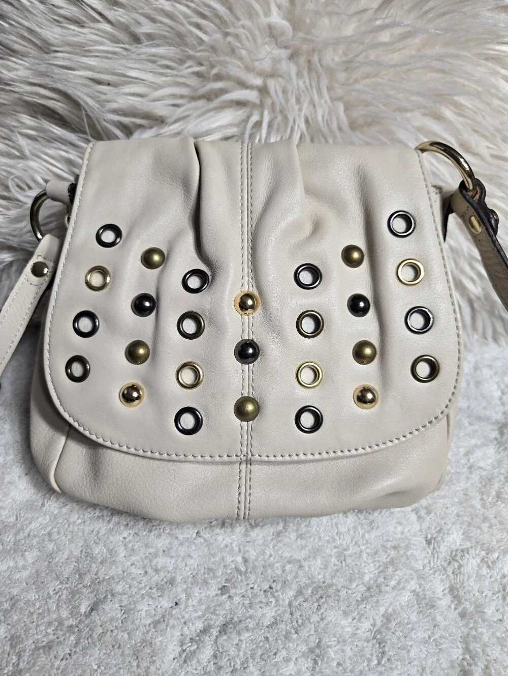 Vintqge Y2k B. Makowsky Beige Pebbled Leather Studded Grommet Crossbody Bag